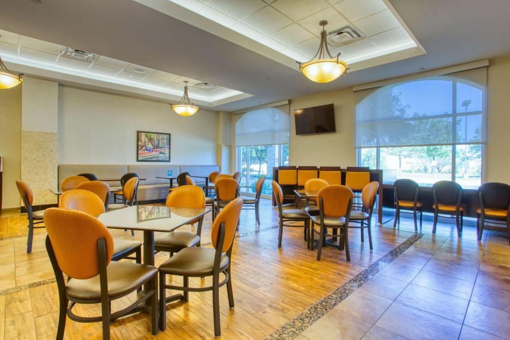 Drury Inn & Suites Near La Cantera
