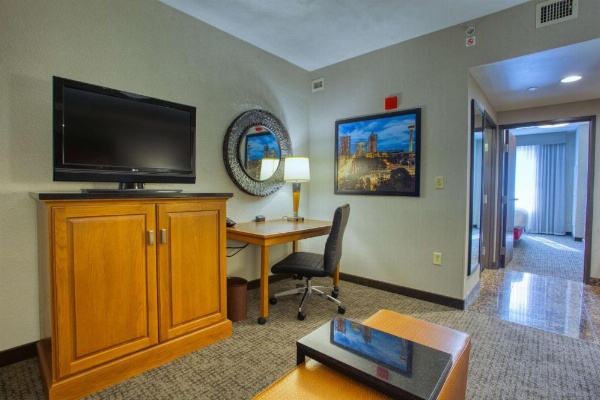 Drury Inn & Suites Near La Cantera image 25